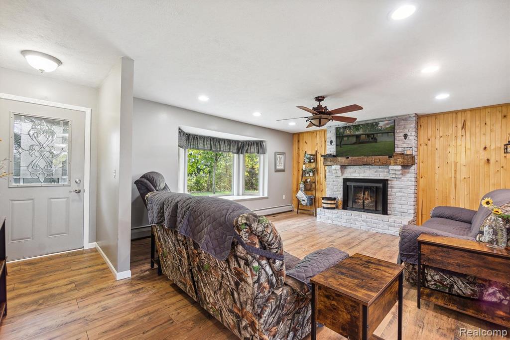 8265 Hogan Road Fenton, MI 48430 - Photo 7 of 46