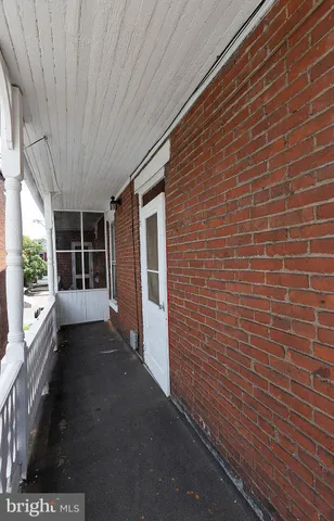 a view of a pathway with a house