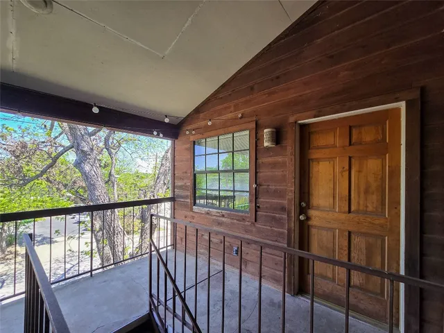 $895 | 1903 East 20th Street, Unit 301, Austin, TX 78722