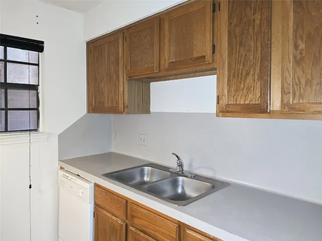$895 | 1903 East 20th Street, Unit 301, Austin, TX 78722