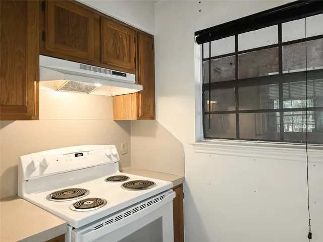 $895 | 1903 East 20th Street, Unit 301, Austin, TX 78722