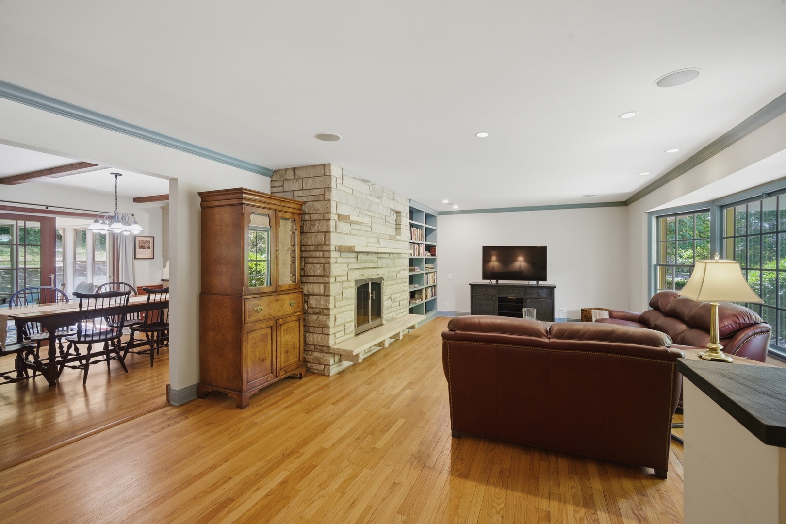237 Beachview Lane North Barrington, IL 60010 - Photo 4 of 26 a living room with furniture fireplace and flat screen tv