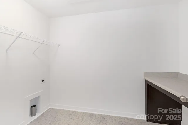 a view of utility room