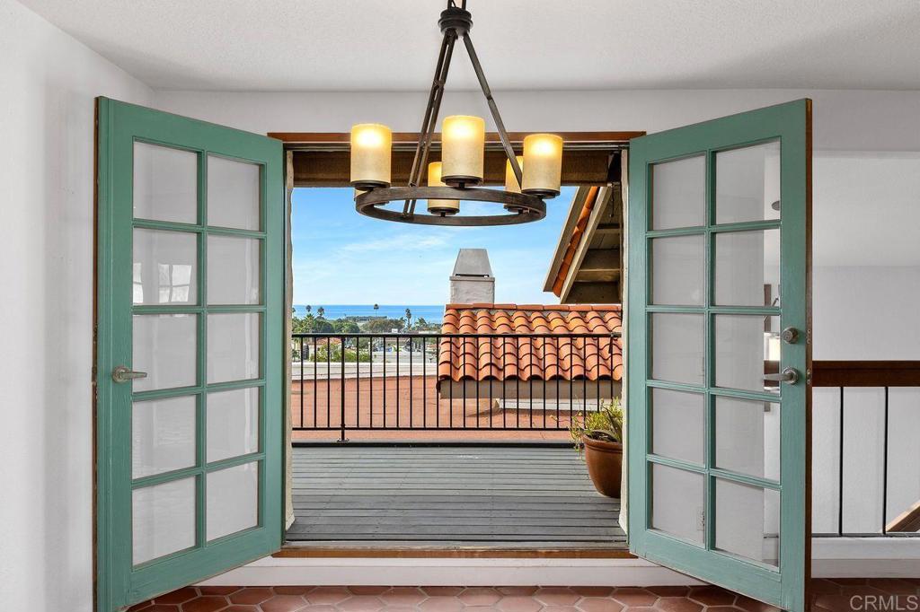 406 Paseo Pacifica Encinitas, CA 92024 - Photo 35 of 53 a view of entryway and hall with wooden floor