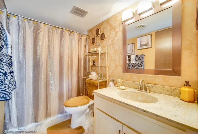 $139,900 | 18855 Burnham Avenue, Unit 234, Lansing, IL 60438