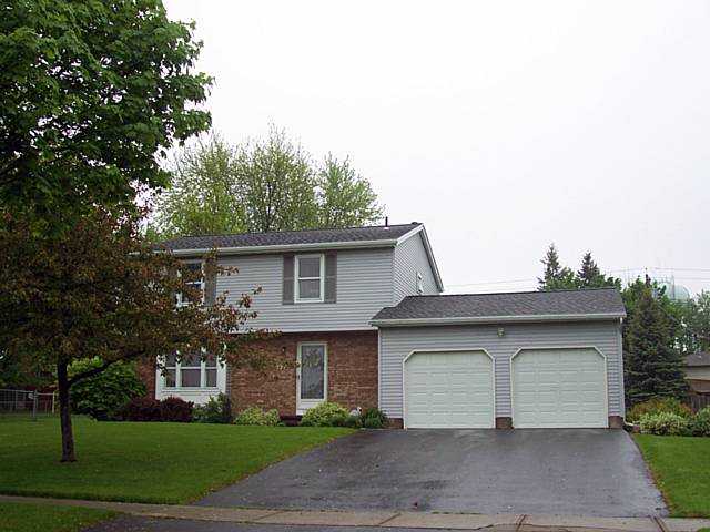 137 Raintree Lane Parma, NY 14468 - Photo 1 of 1 Exterior Front