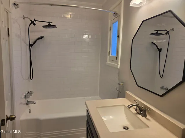 $2,600 | 669 Pawling Avenue, Unit 3, Troy, NY 12180