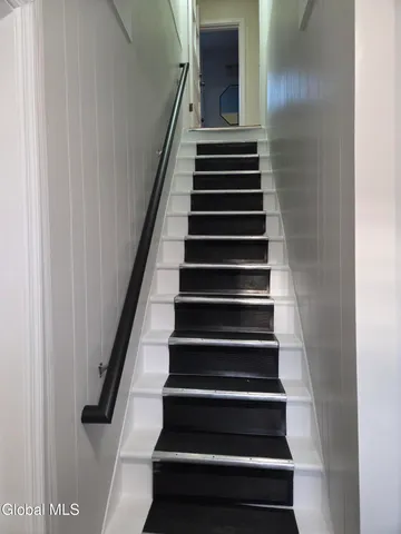 $2,600 | 669 Pawling Avenue, Unit 3, Troy, NY 12180