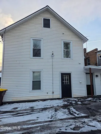 $2,450 | 669 Pawling Avenue, Unit 3, Troy, NY 12180