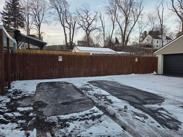 $2,600 | 669 Pawling Avenue, Unit 3, Troy, NY 12180