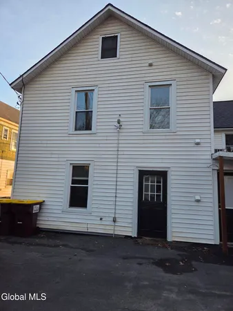 $2,450 | 669 Pawling Avenue, Unit 3, Troy, NY 12180