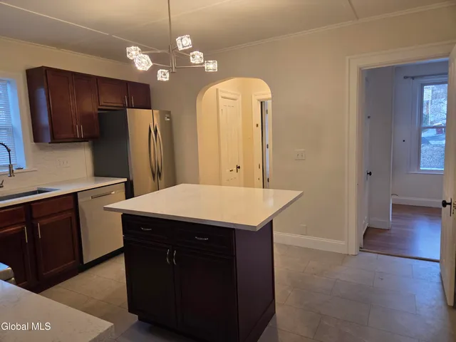 $2,600 | 669 Pawling Avenue, Unit 3, Troy, NY 12180