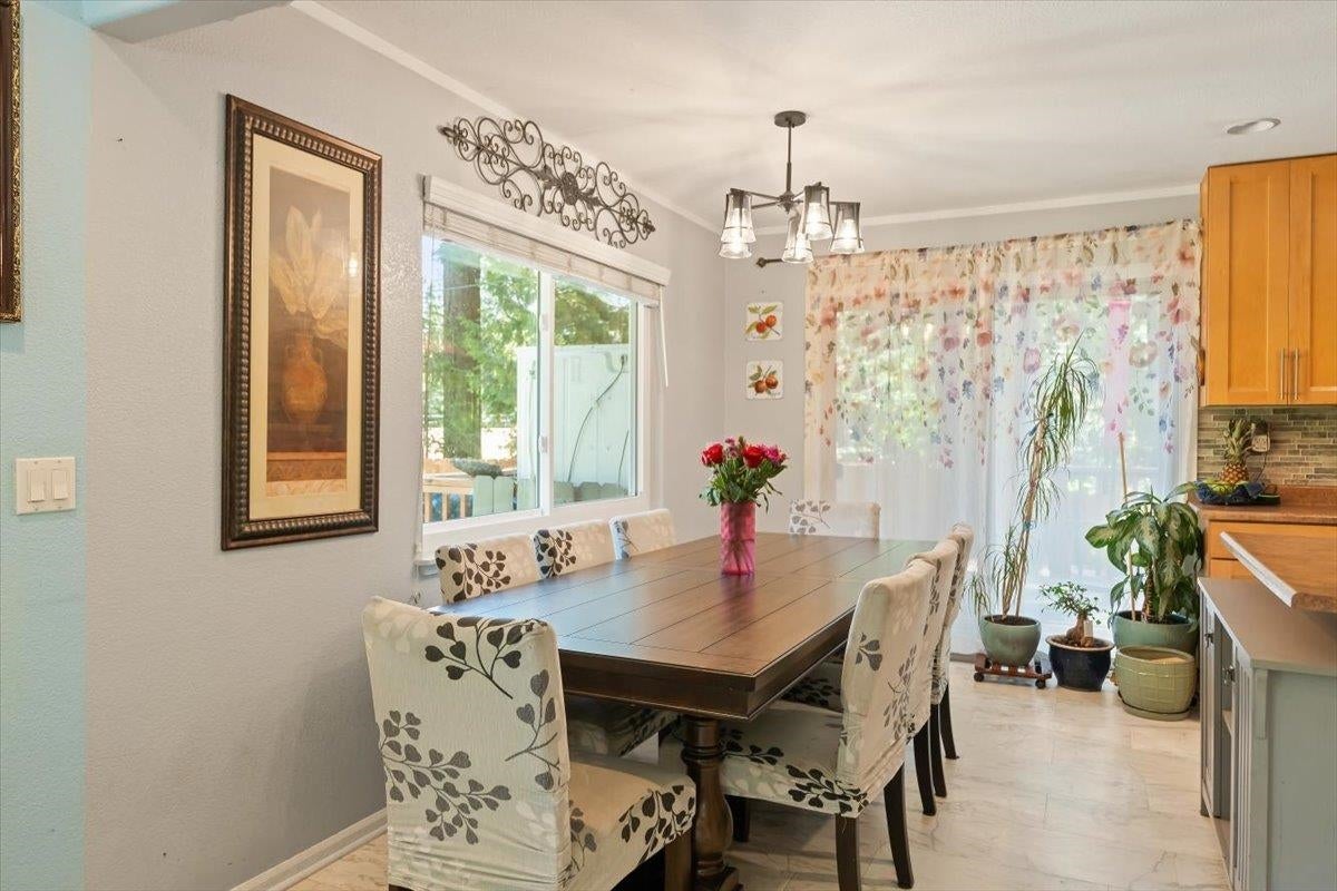 2209 Davis Place Road Mount Shasta, CA 96067 - Photo 9 of 29 Gallery Image 9