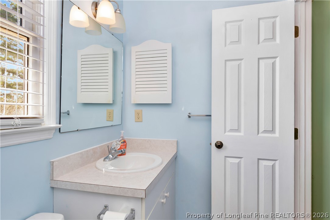 532 Blackbird Road Fayetteville, NC 28314 - Photo 27 of 38 a bathroom with 2 sink and a mirror