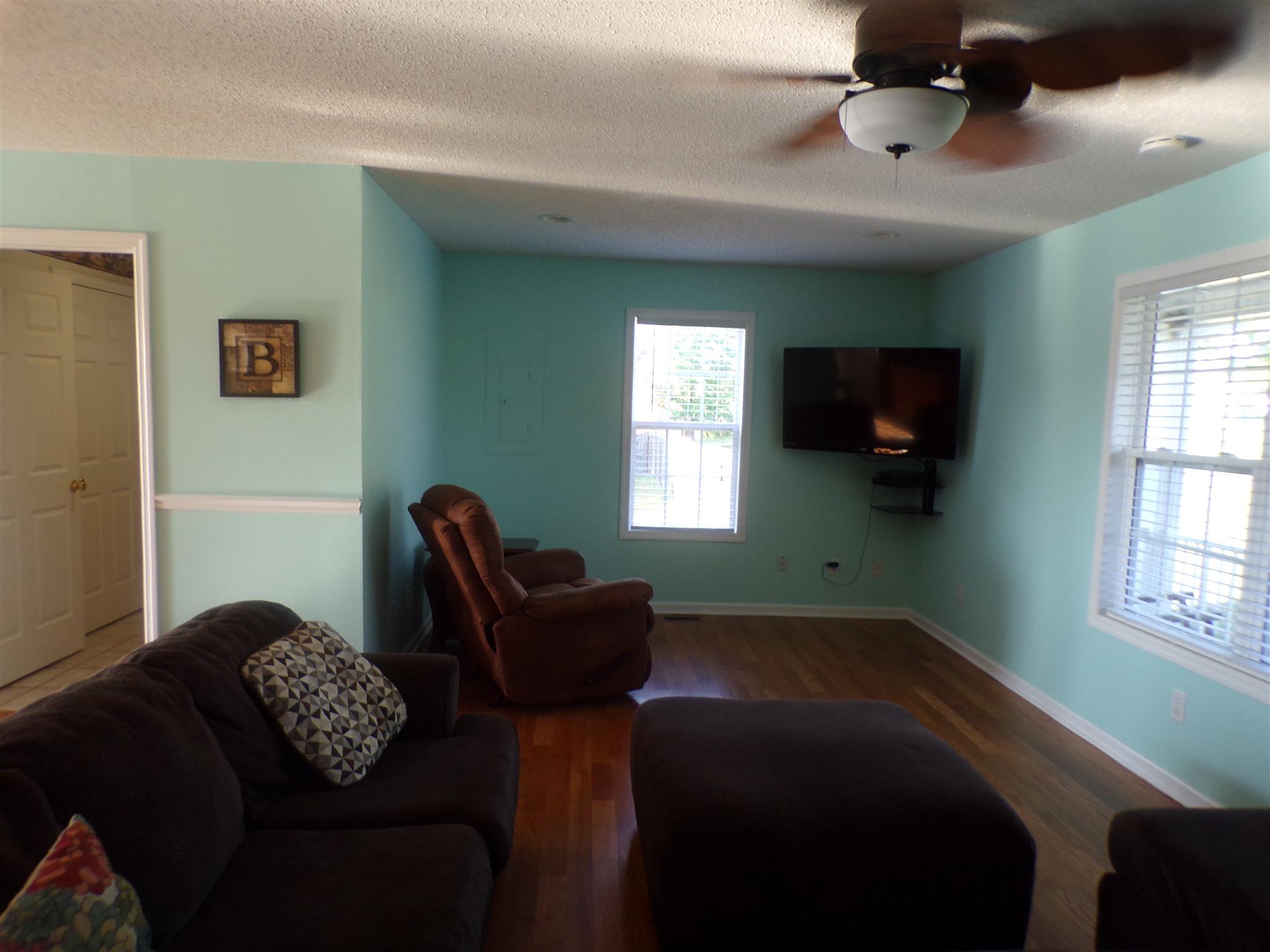 1190 Rhotons Chapel Road Manchester, TN 37355 - Photo 3 of 27 a bedroom with furniture and a window