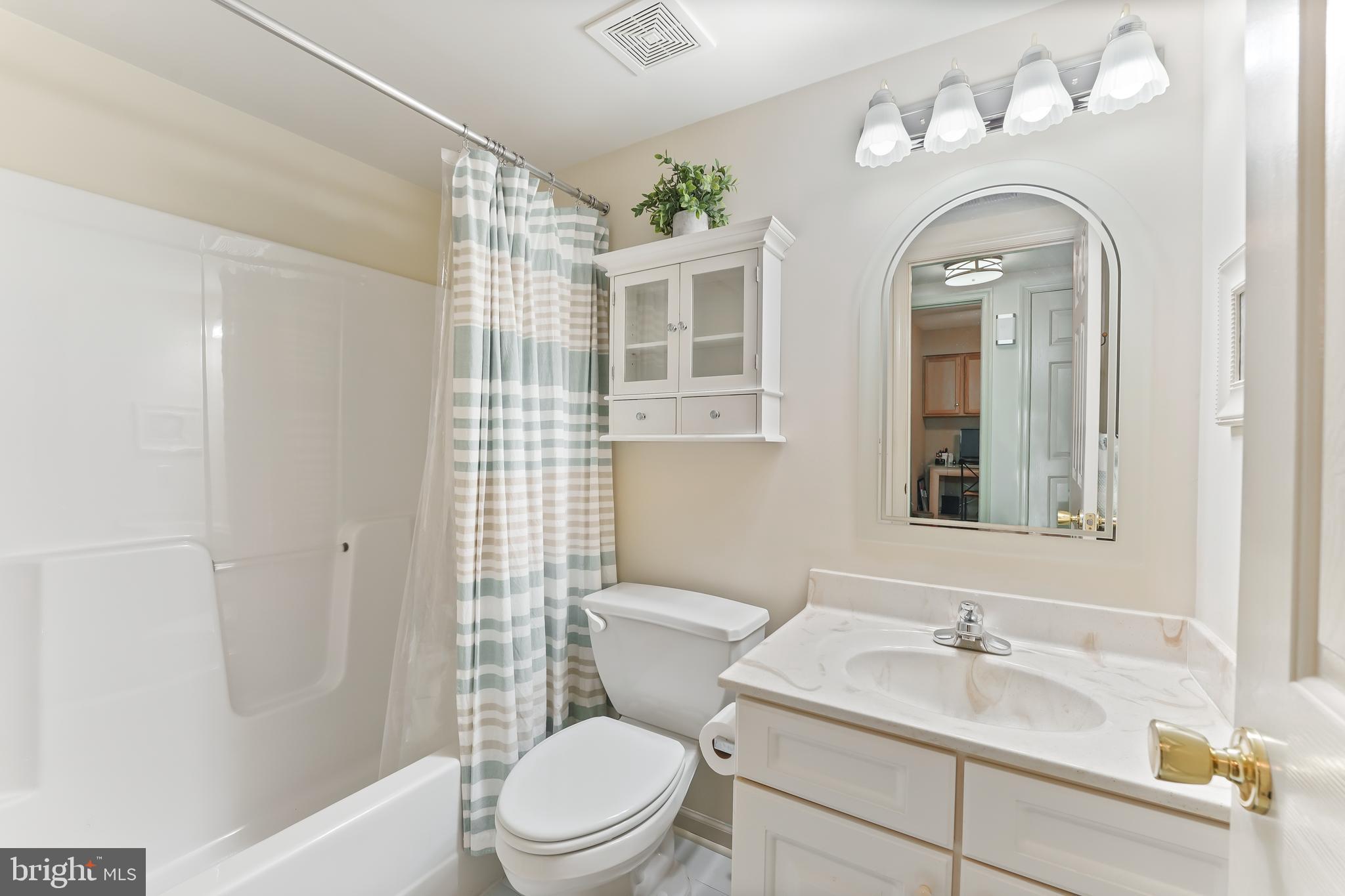 652 Brandon Road Eagleville, PA 19403 - Photo 17 of 29 Hallway Bathroom with Tub/Shower