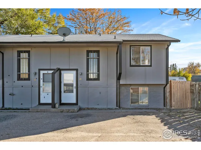 a picture of a bench in front of a wall