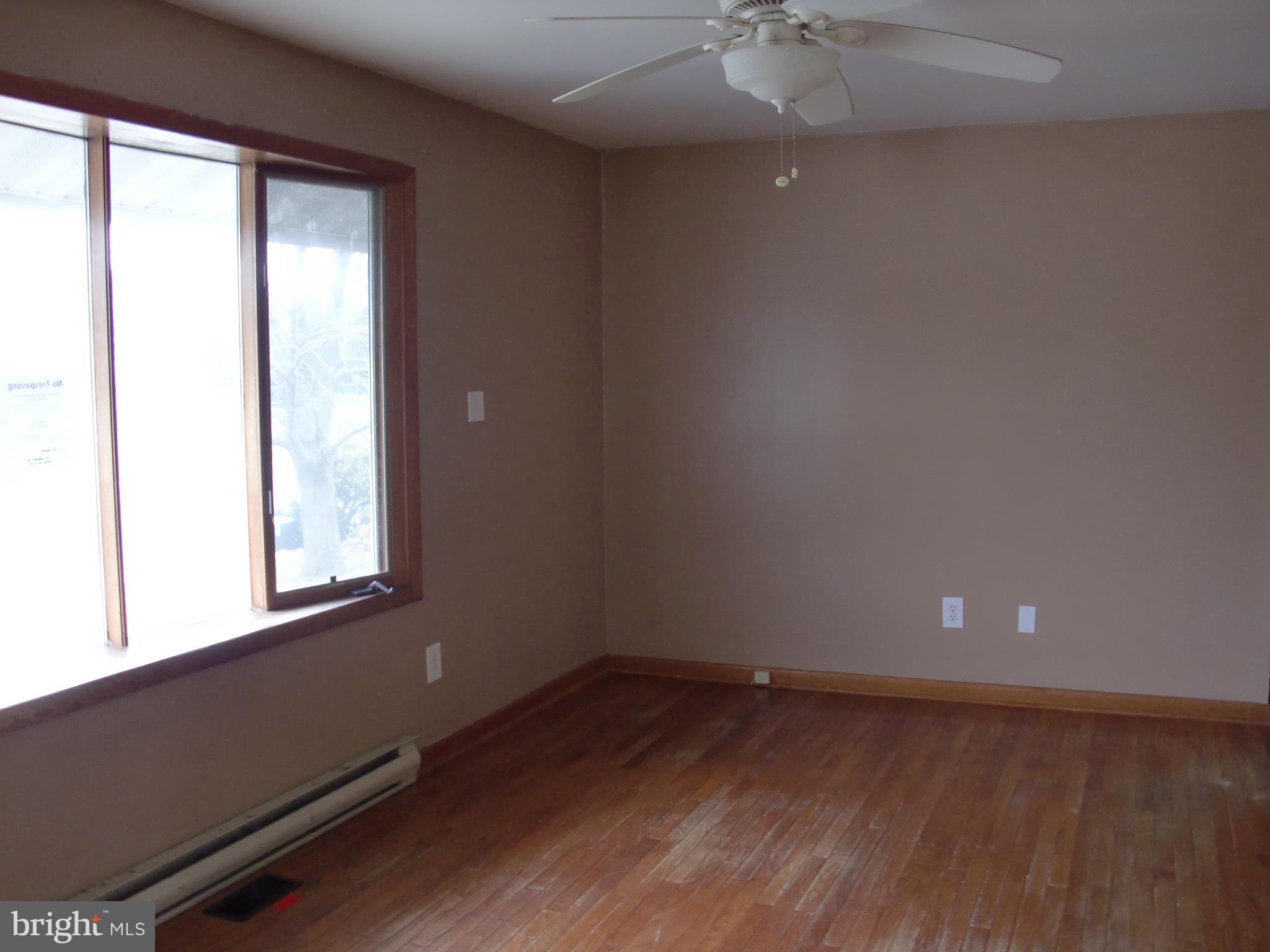 124 White Hall Road Elkton, MD 21921 - Photo 7 of 11 Living Room