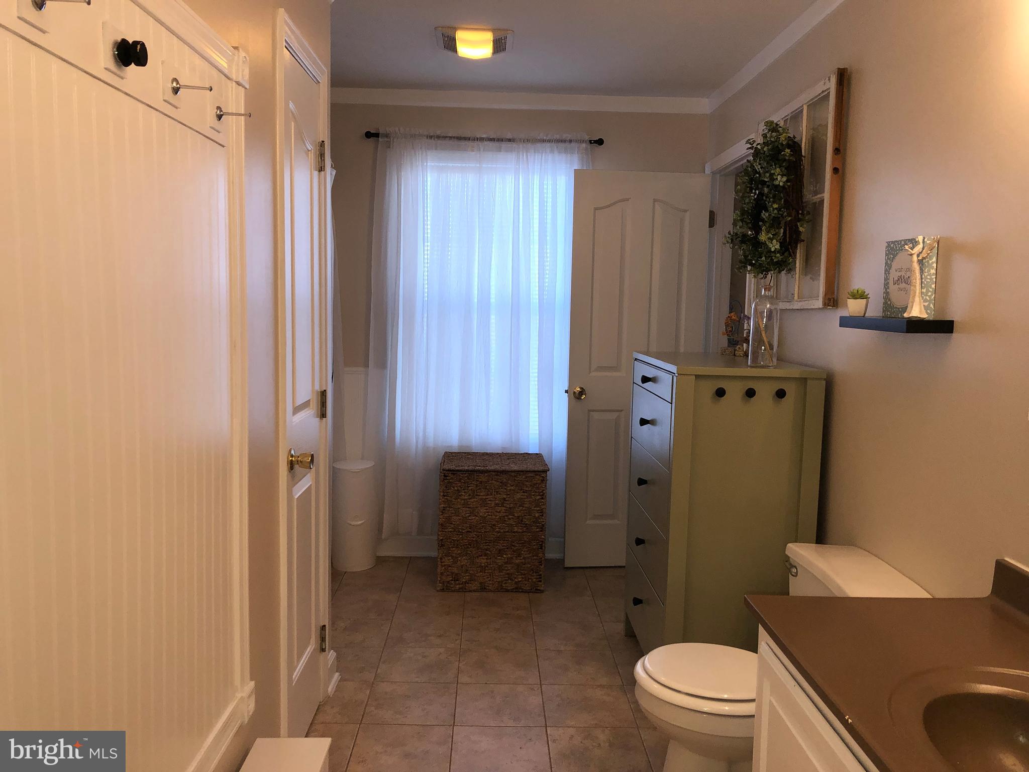 369 South Center Street Hanover, PA 17331 - Photo 13 of 16 Full Bath