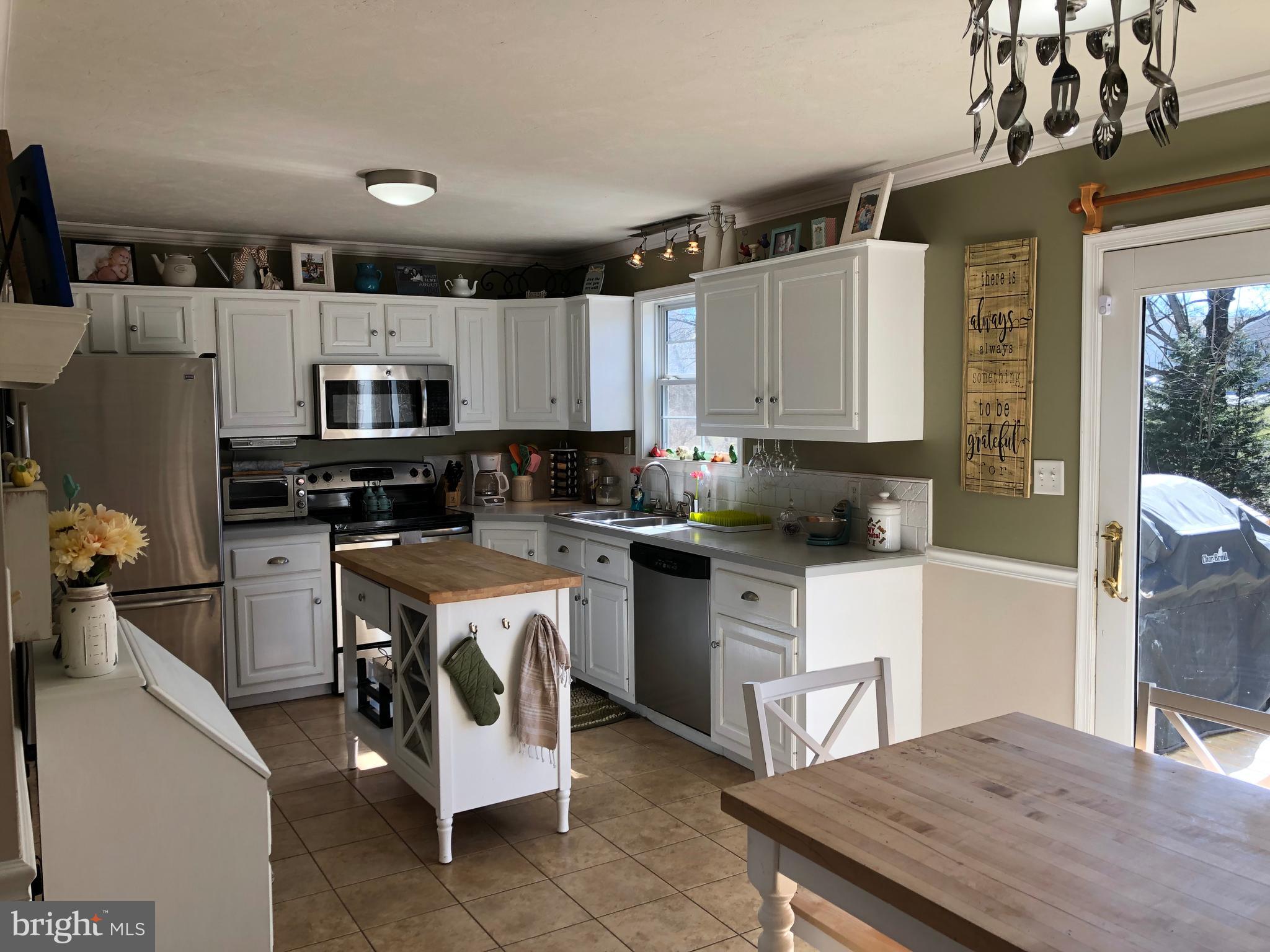 369 South Center Street Hanover, PA 17331 - Photo 4 of 16 Laminate Floors