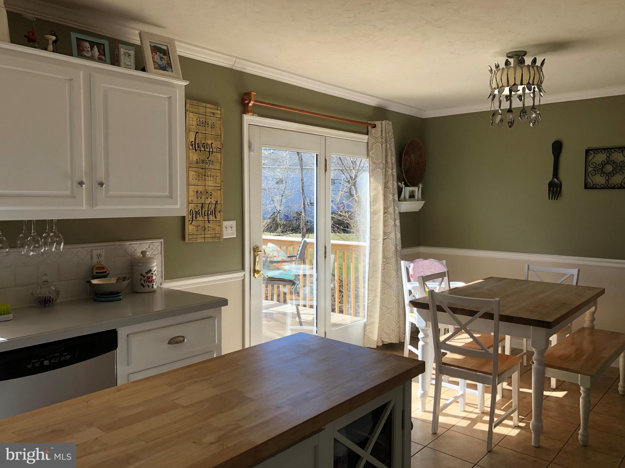 369 South Center Street Hanover, PA 17331 - Photo 6 of 16 Laminate Floors