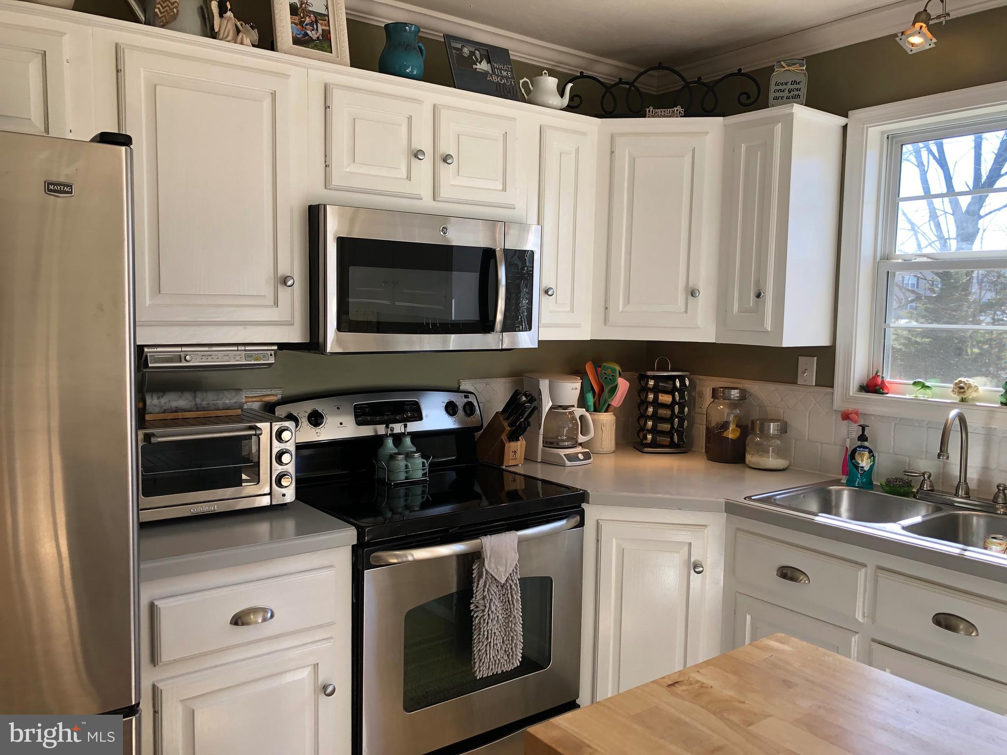 369 South Center Street Hanover, PA 17331 - Photo 7 of 16 Eat-In Kitchen