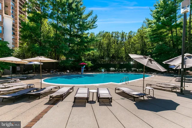 $269,900 | 10101 Grosvenor Place, Unit 1519, Rockville, MD 20852