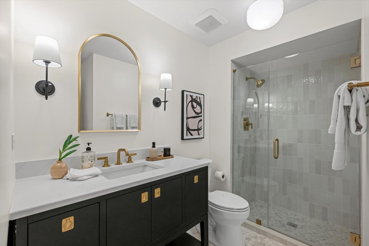 265 Randolph Street Glencoe, IL 60022 - Photo 15 of 34 a bathroom with a sink a toilet and shower