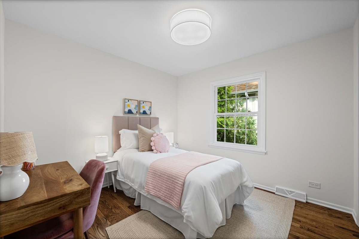 265 Randolph Street Glencoe, IL 60022 - Photo 21 of 34 a bedroom with a bed and wooden floor