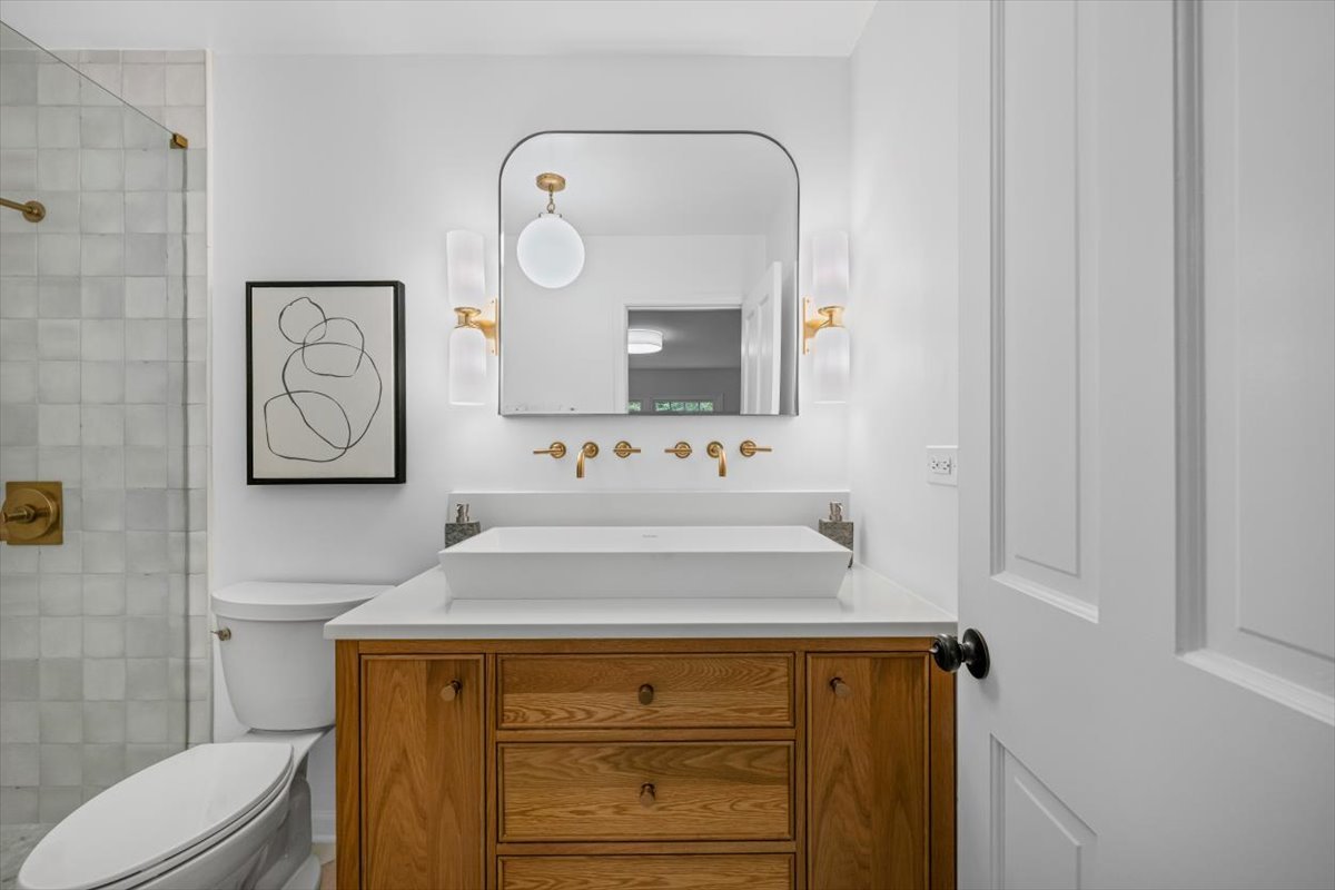 265 Randolph Street Glencoe, IL 60022 - Photo 29 of 34 a bathroom with a sink mirror vanity and toilet