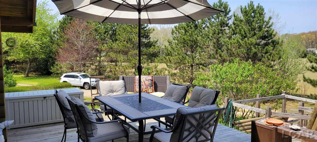 2550 Plank Road Dundee, MI 48131 - Photo 27 of 33 Front Deck