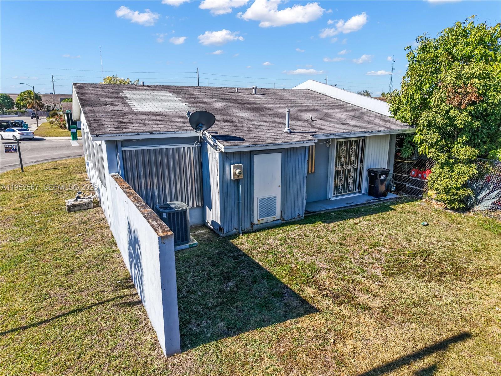 11405 Southwest 148th Terrace Miami, FL 33176 - Photo 27 of 28 a view of a backyard
