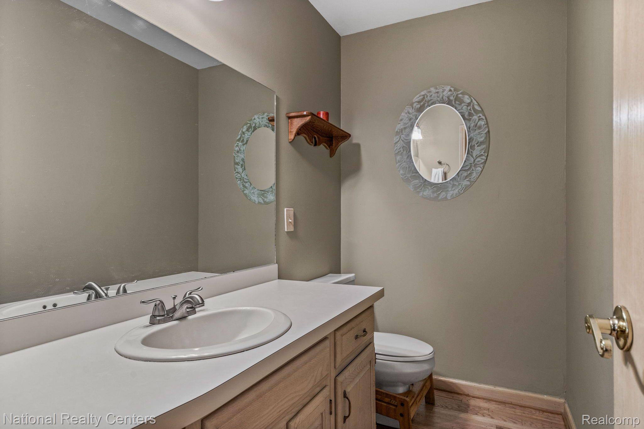 5868 Clarkston Road Clarkston, MI 48348 - Photo 14 of 53