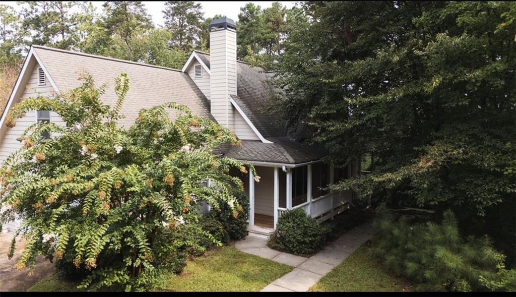 a view of a house with a yard
