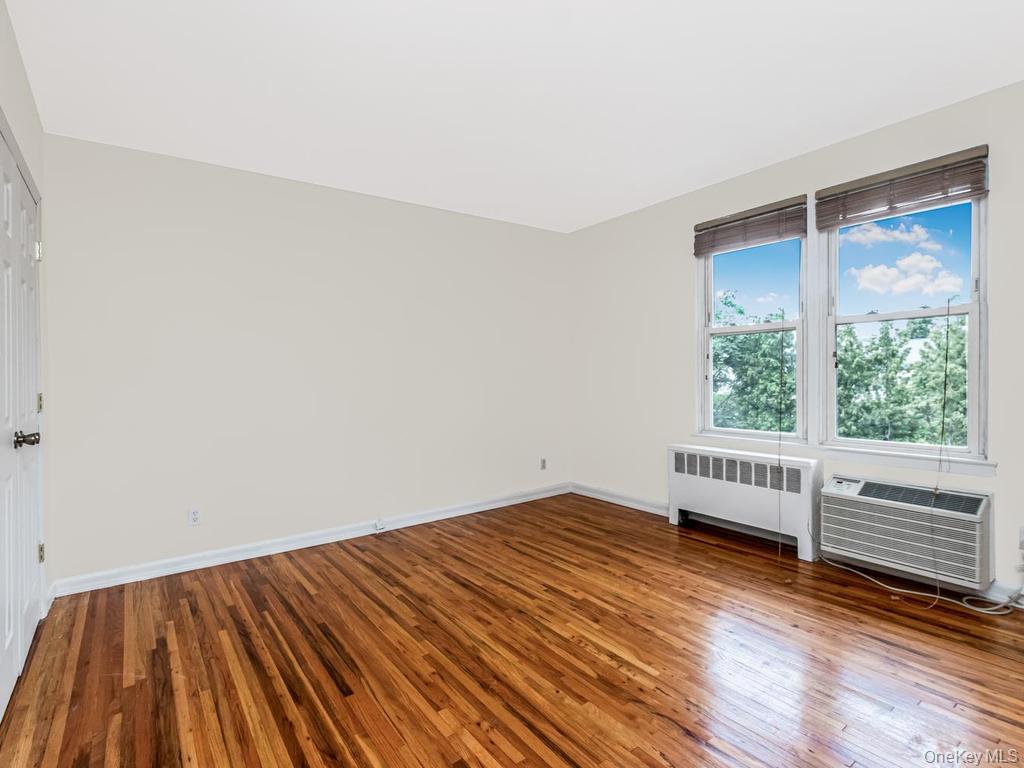 25 Trinity Place, Unit 3J New Rochelle, NY 10805 - Photo 7 of 15 Angle 1