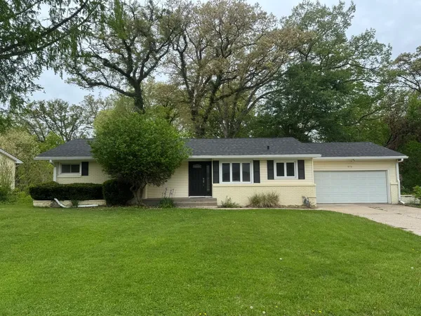 $220,000 | 571 26th Ave Court, East Moline, IL 61244