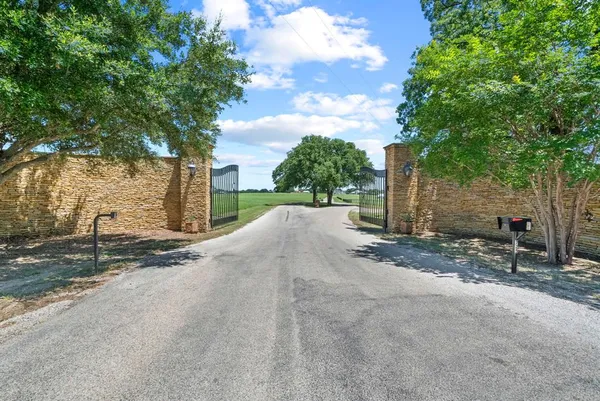 $1,175,000 | 210 West Bluff Lane, Millsap, TX 76066
