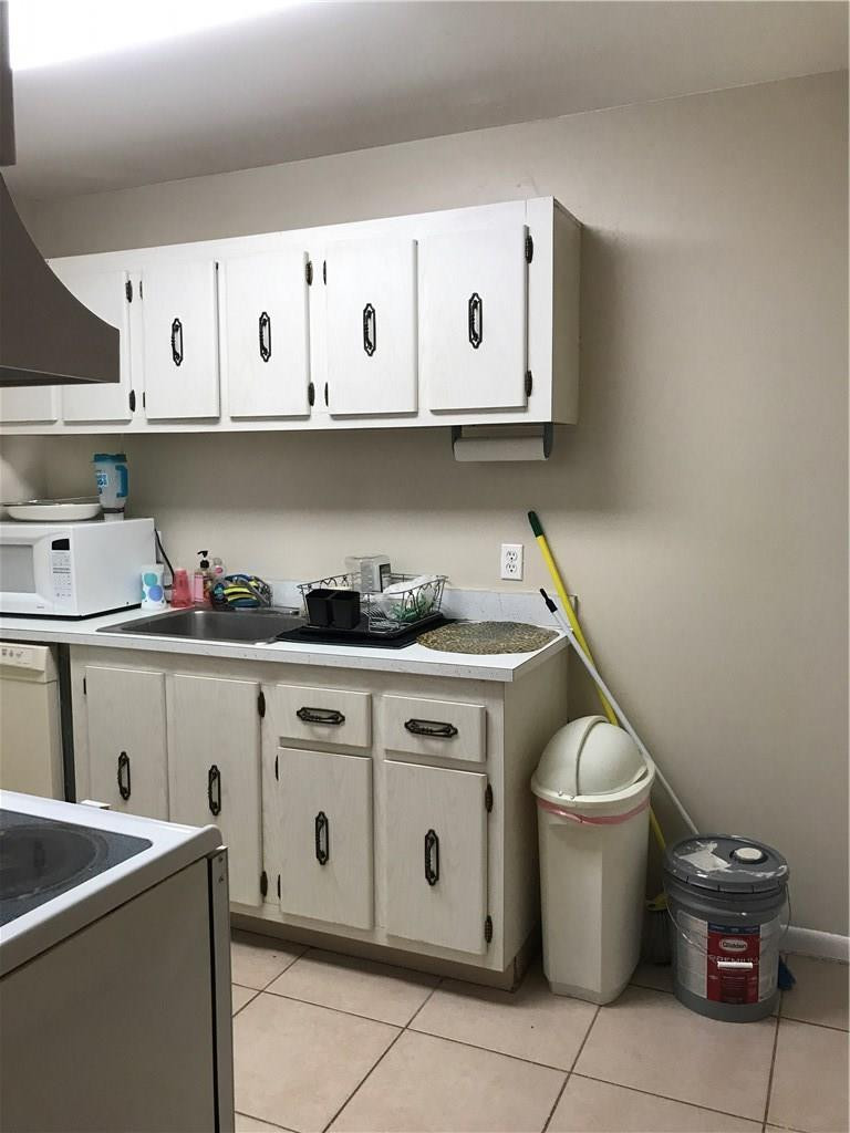 4111 Stirling Road, Unit 106 Fort Lauderdale, FL 33314 - Photo 4 of 6 Photo 4