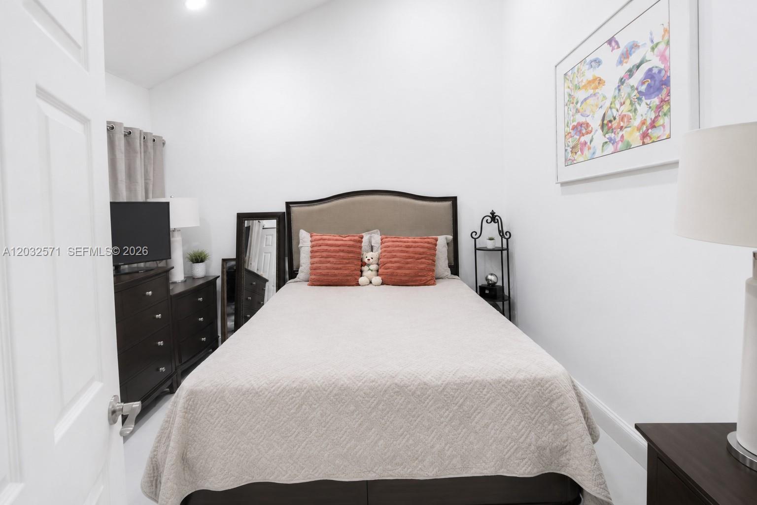 1127 Southwest 134th Place Miami, FL 33184 - Photo 15 of 26