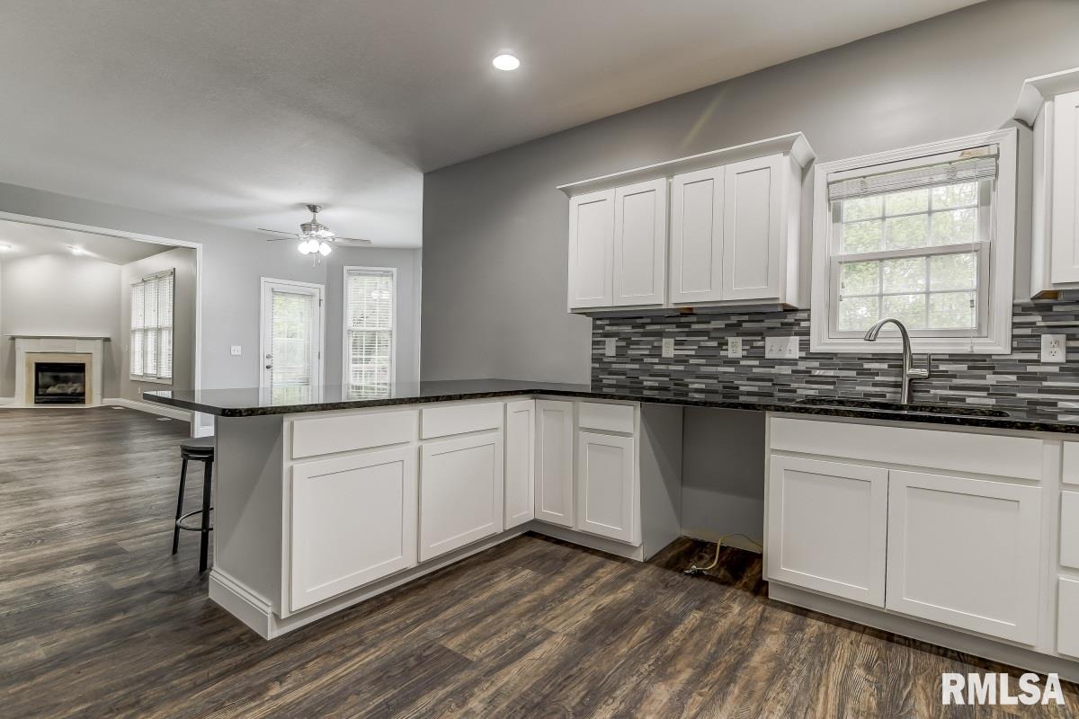 330 Dutchman Way Chatham, IL 62629 - Photo 11 of 43