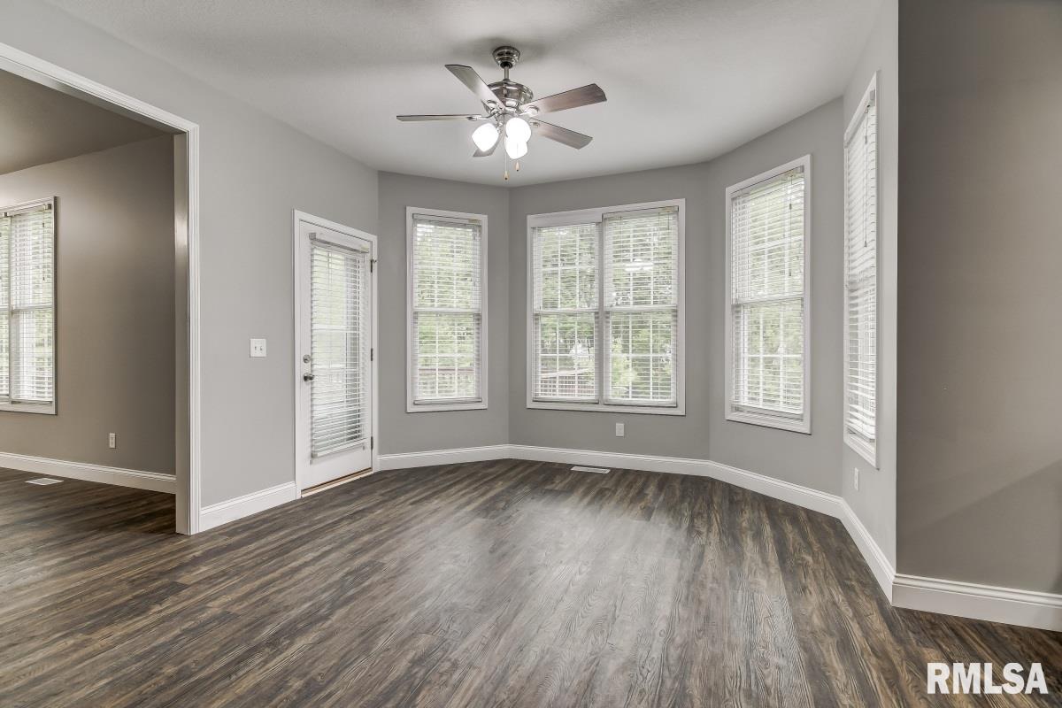 330 Dutchman Way Chatham, IL 62629 - Photo 13 of 43