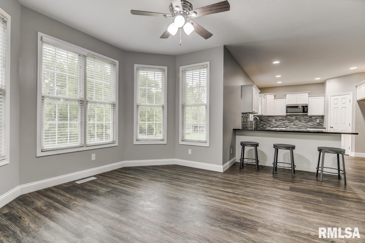 330 Dutchman Way Chatham, IL 62629 - Photo 14 of 43