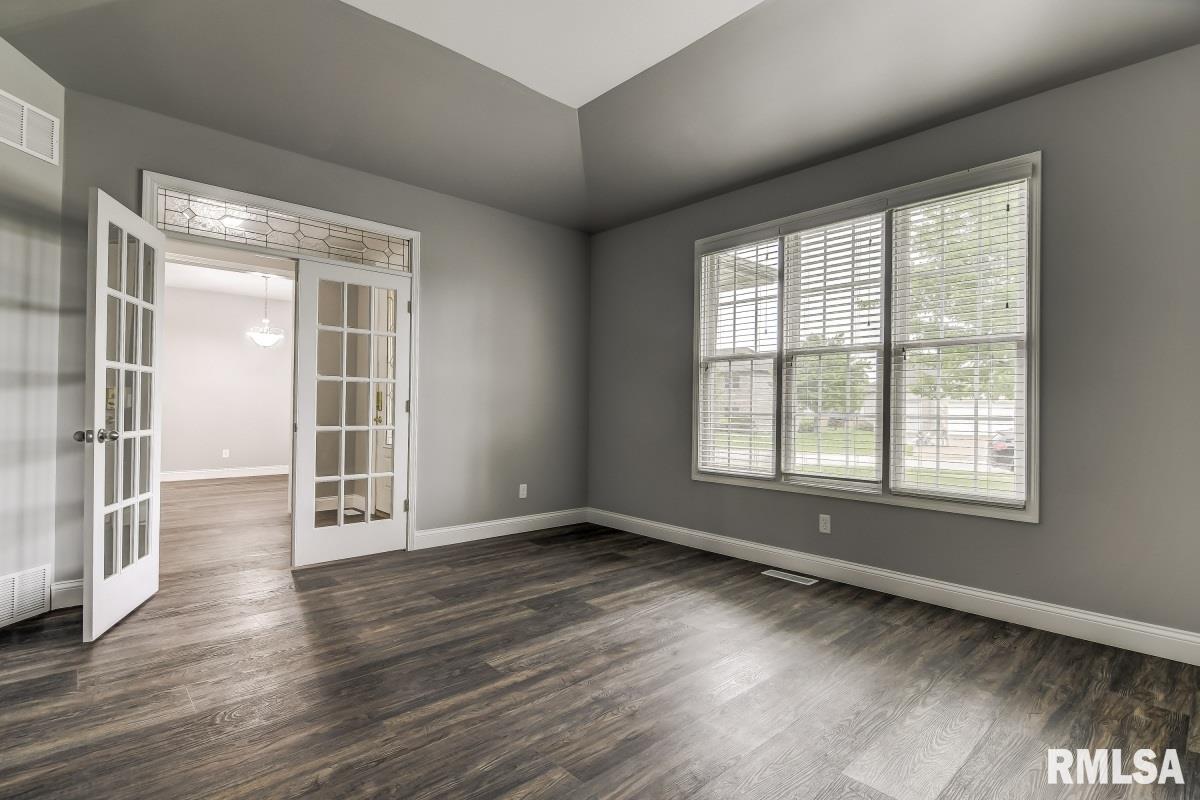 330 Dutchman Way Chatham, IL 62629 - Photo 4 of 43