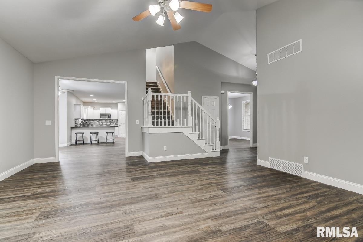 330 Dutchman Way Chatham, IL 62629 - Photo 7 of 43