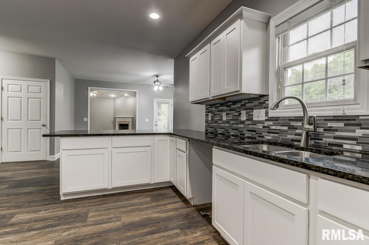 330 Dutchman Way Chatham, IL 62629 - Photo 10 of 43