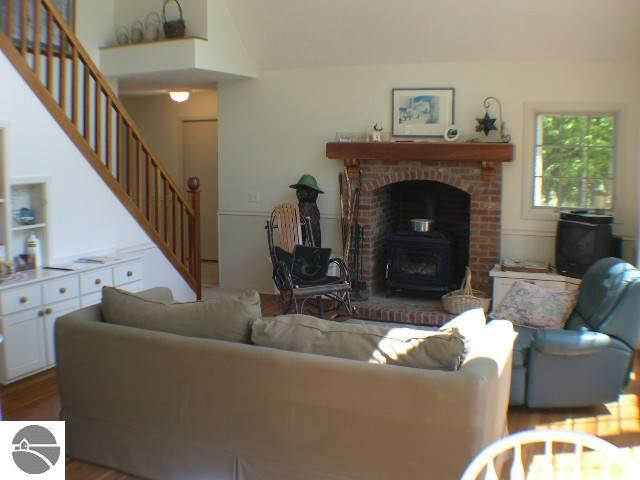 463 West Traverse Lake Road Maple City, MI 49664 - Photo 4 of 9 1646229-3.JPG