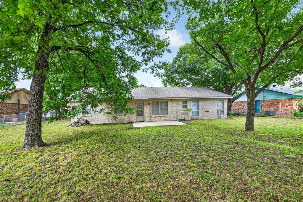 910 Kerry Street Benbrook, TX 76126 - Photo 21 of 32