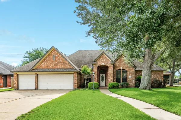 $368,000 | 251 Chestnut Street, Lake Jackson, TX 77566