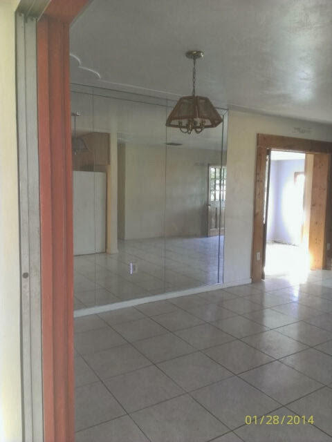 301 Pinehurst Road Palm Springs, FL 33461 - Photo 4 of 10 dining area
