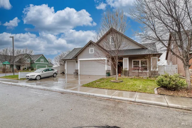 $499,900 | 2833 North Christian Way, Meridian, ID 83646